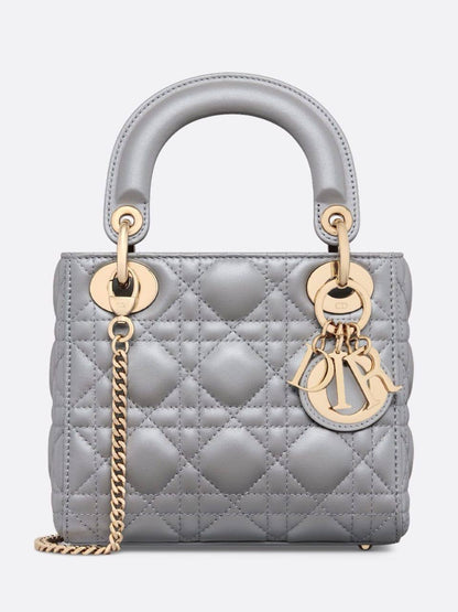 Dior 
Lady dior mini
Size: 17cm

With box 
🎁🎁🎁

105 dhs🪙💕

Zain50
♥️♥️♥️
