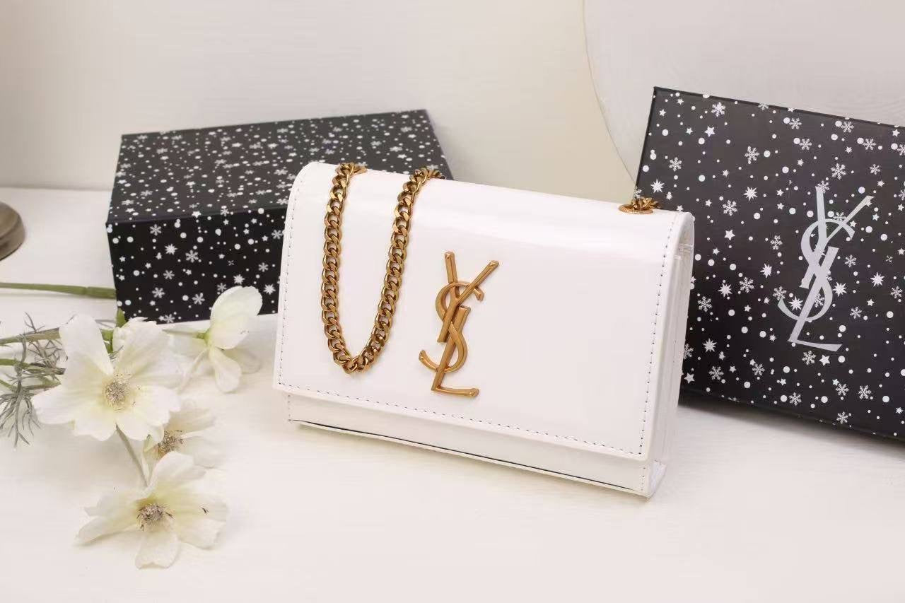 YSL - ʏᴠᴇs sᴀɪɴᴛ ʟᴀᴜʀᴀɴᴛ
ɢʟᴏssʏ ᴍᴀᴛᴇʀɪᴀʟ
ɢᴏʟᴅ ʟᴀᴄᴇ ʜᴀʀᴅᴡᴀʀᴇ
sɪᴢᴇ : 20 x 5 x 14 cm

ᴡɪᴛʜ BOX
🎁🎁🎁

90 dhs🇦🇪

Zain31
♥️♥️♥️