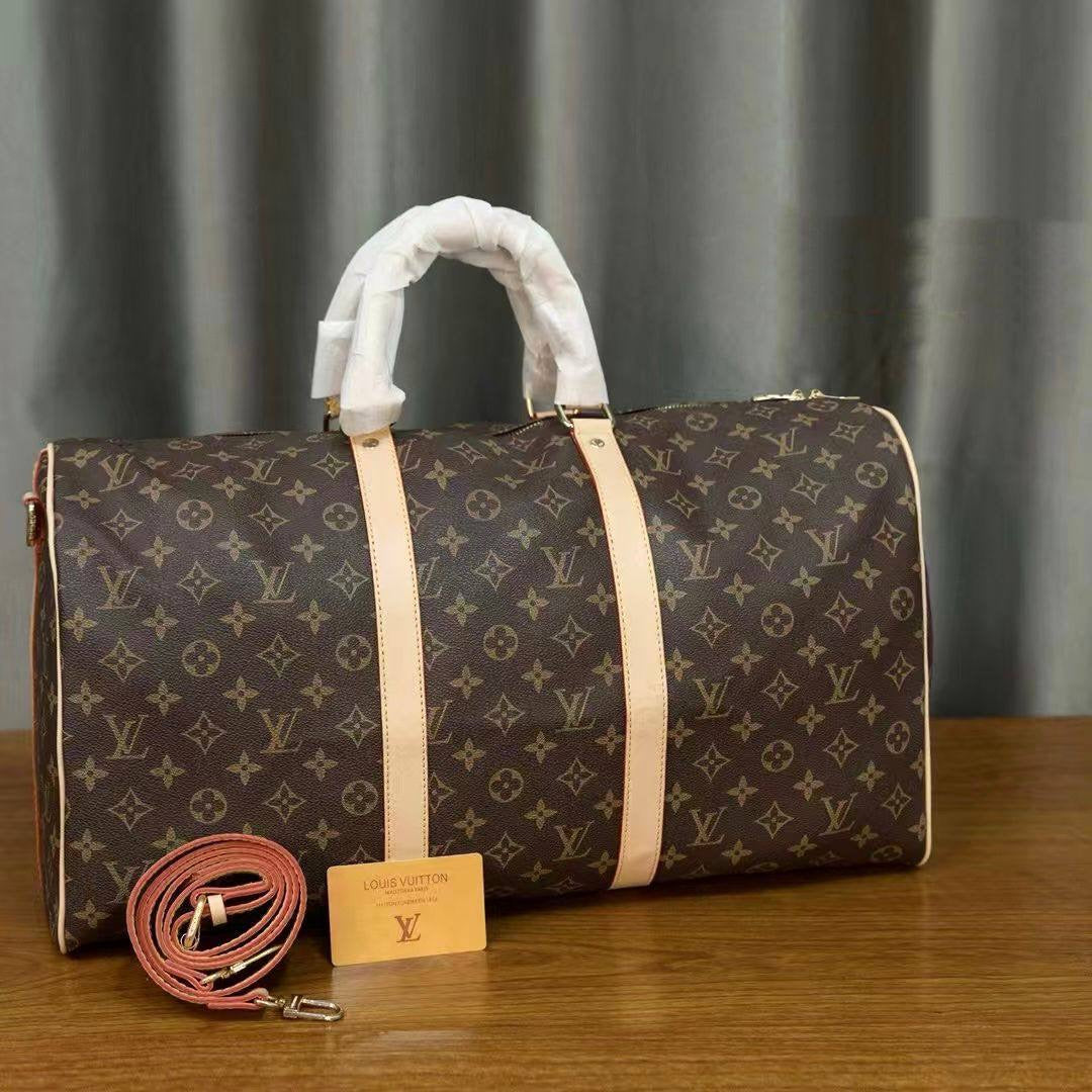 LV TRAVELLING BAG 
GOOD QUALITY 
115 dhs🪙💕
SIZE : 55cm

Zain39
♥️♥️♥️