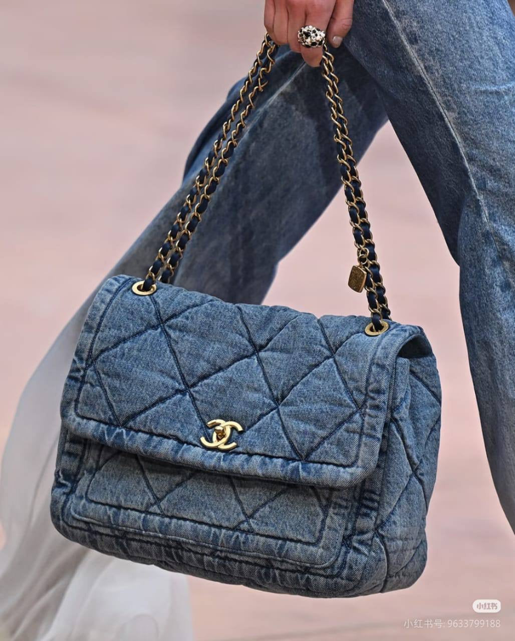 YSL
GOOD QUALITY 
SIZE:41CM   
90 dhs🪙

Zain04
♥️♥️♥️