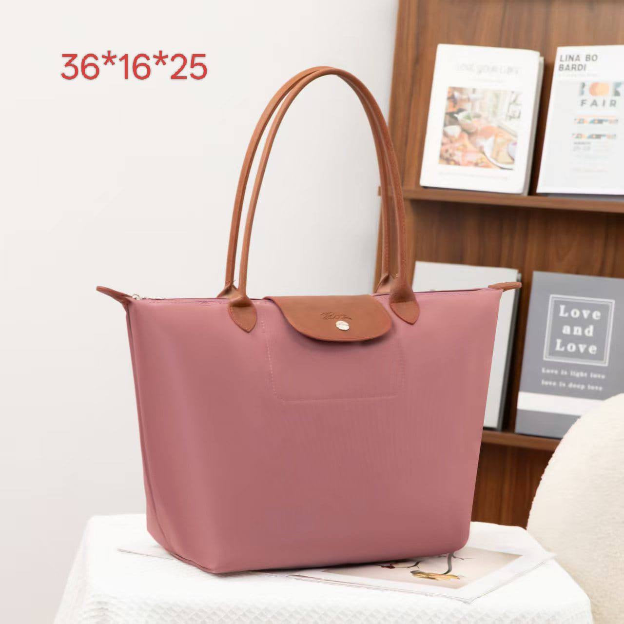 LONGCHAMP 
 hand bag
size: 36*14*25 
45 dhs🇦🇪

Zain40
♥️♥️♥️