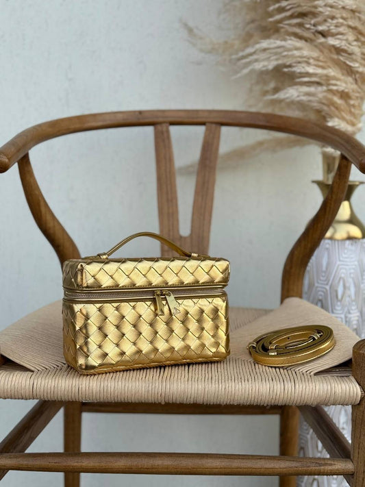New Collection✨✨✨
BOTTEGA VENETA
20cm
330 dhs🇦🇪
Top quality 
With box🎁

Zain167
♥️♥️♥️