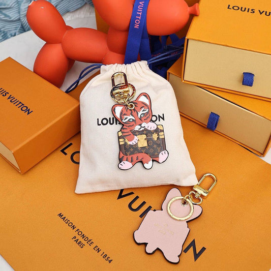 Lv Keychain & BAG charm 
Master 
70 dhs🇦🇪

with GOOD Box And Paper Bag🎁

Zain89
♥️♥️♥️