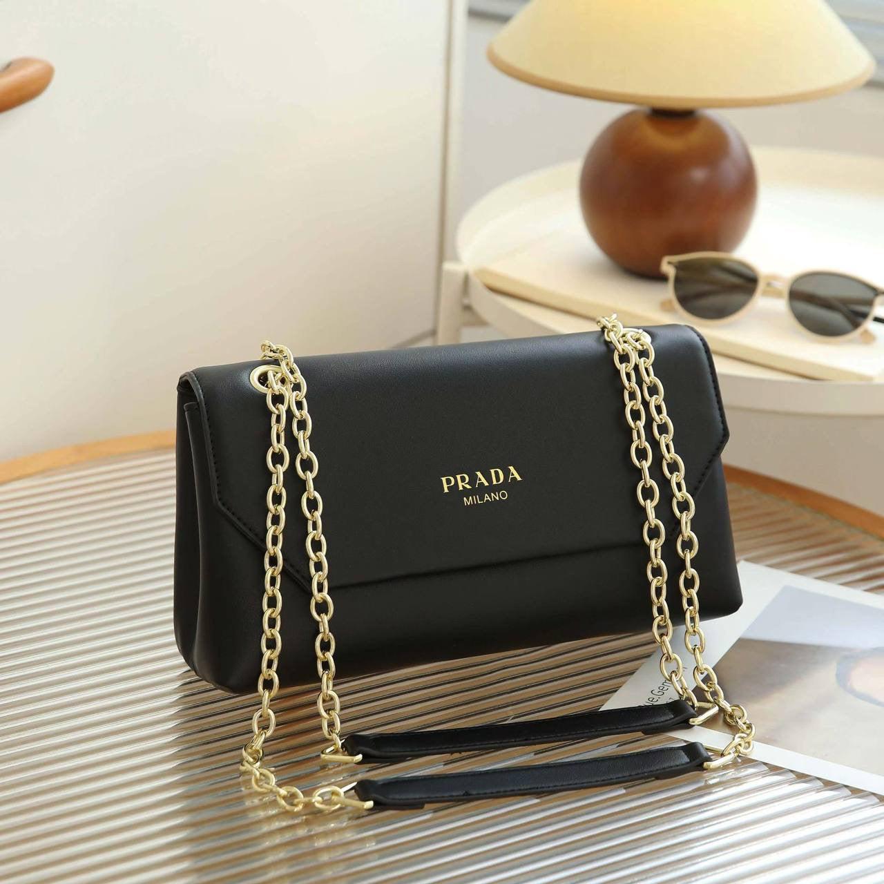 PRADA 

NEW CAME GOOD QUALITY 
WITH BOX 
🎁🎁🎁

90 dhs🇦🇪

Zain39
♥️♥️♥️