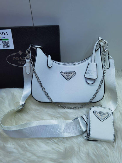 Prada

90 dhs🇦🇪

Good quality 
with box
🎁🎁🎁

Zain35
♥️♥️♥️