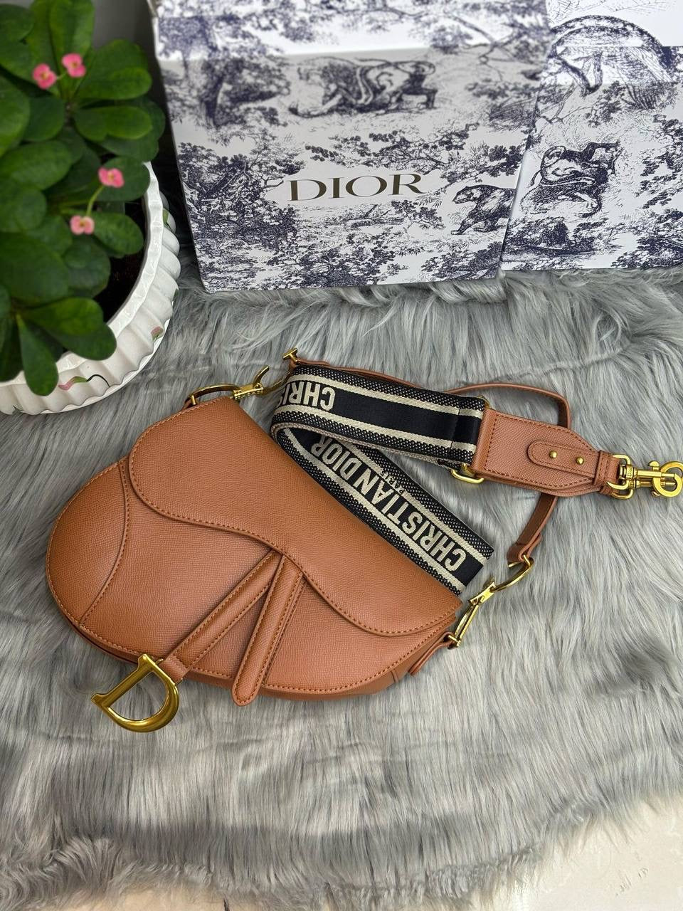 DIOR CAVIAR
SIZE……….. 24CM

110 dhs🇦🇪

With BOX
🎁🎁🎁

Zain244
♥️♥️♥️