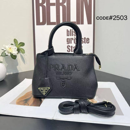 PRADA ᴛᴏᴘ ʜᴀɴᴅʙᴀɢ
ᴍᴀᴛᴛᴇ ʟᴇᴀᴛʜᴇʀ ᴍᴀᴛᴇʀɪᴀʟ
ᴇᴍʙʀᴏɪᴅᴇᴅ ʟᴏɢᴏ
ɪᴛ ʜᴀs ᴢɪᴘᴘᴇʀ
ᴡɪᴛʜ ʟᴏɴɢ ʙᴇʟᴛ sᴛʀᴀᴘ
sɪᴢᴇ : 23 cm

65 dhs🪙

Zain31
♥️♥️♥️