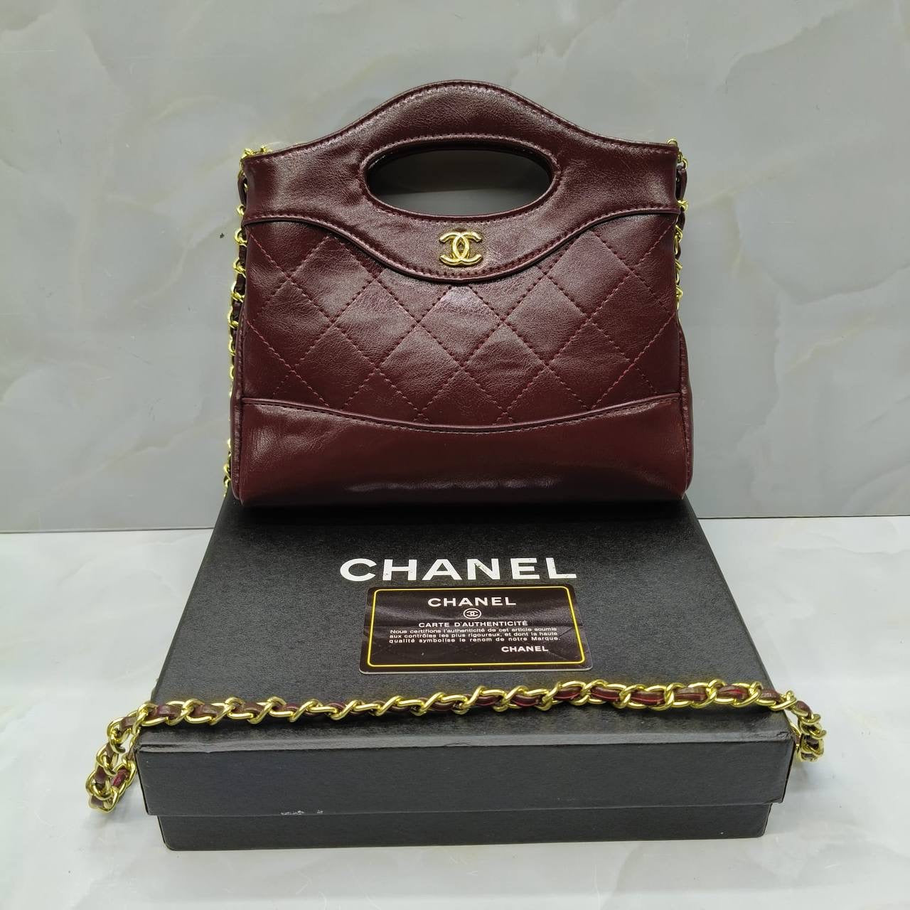 CHANEL ɴᴀɴᴏ sʜᴏᴘᴘᴇʀ
ǫᴜɪʟᴛᴇᴅ ʟᴇᴀᴛʜᴇʀ ᴍᴀᴛᴇʀɪᴀʟ
sɪᴢᴇ : 20cm

ᴡɪᴛʜ BOX
🎁🎁🎁

90 dhs🪙

Zain31
♥️♥️♥️