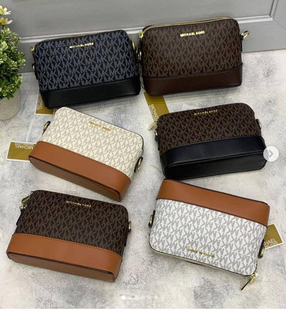 MK
80 dhs🇦🇪

with box
🎁🎁🎁

size 20cm

Zain26
♥️♥️♥️