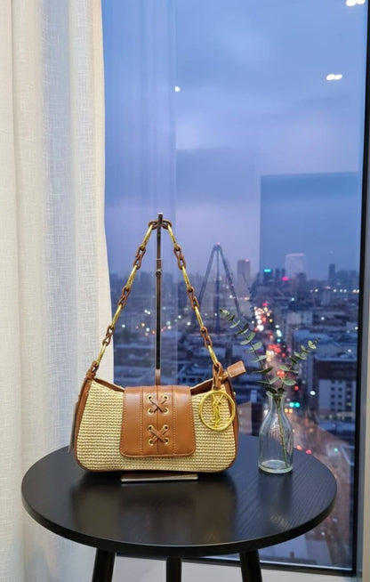 YSL
26*8*15cm

105 dhs🪙

with box
🎁🎁🎁

Zain44
♥️♥️♥️