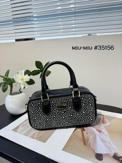 YSL ☆ MIUMIU ☆ PRADA
ʙᴏsᴛᴏɴ ᴛᴏᴘ ʜᴀɴᴅʙᴀɢ
ᴡɪᴛʜ ᴅɪᴀᴍᴏɴᴅ ɢʟɪᴛᴛᴇʀs
ᴡɪᴛʜ ʟᴏɴɢ ʙᴇʟᴛ sᴛʀᴀᴘ
sɪᴢᴇ : 22 cm

65 dhs🇦🇪

Zain31
♥️♥️♥️