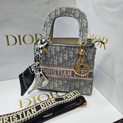 CHRISTIAN LADY DIOR
sɪᴢᴇ : 20 cm

65 dhs🇦🇪

Zain31
♥️♥️♥️