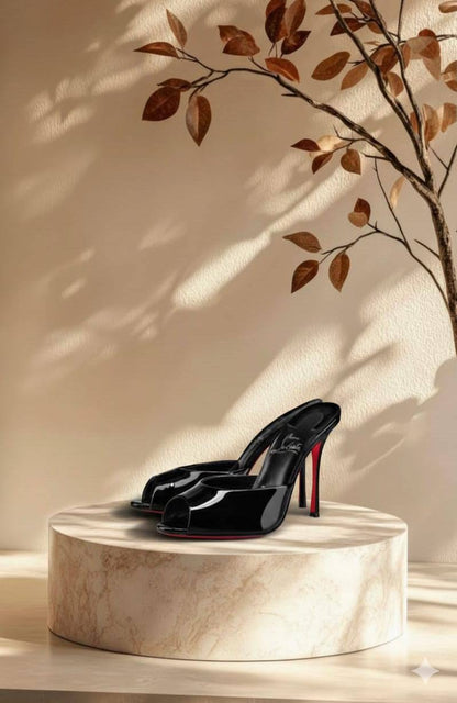 Christian Louboutin
🍁 *SIZE:  36 TO 41*🍁
270 dhs🪙

Zain224
♥️♥️♥️