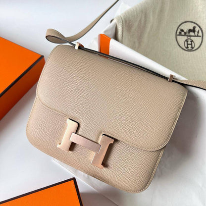 Hermes
Good quality 

with box
🎁🎁🎁
95 dhs🪙💕

Zain186
♥️♥️♥️