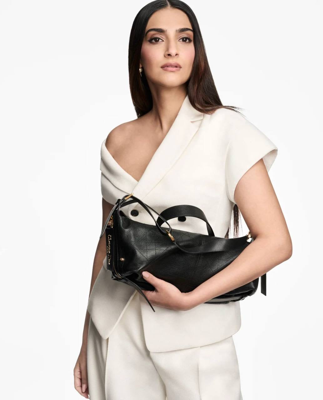 DIOR 
NEW DESIGN GOOD QUALITY 
120 dhs🇦🇪

Zain39
♥️♥️♥️