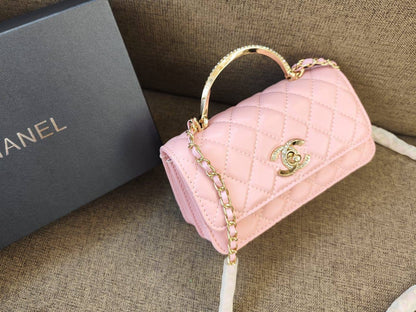 Chanel
95 dhs🪙

with box

🎁🎁🎁

high quality

Zain26
♥️♥️♥️
