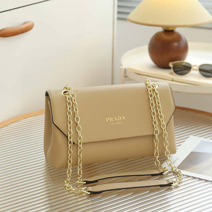 PRADA 

NEW CAME GOOD QUALITY 
WITH BOX 
🎁🎁🎁

90 dhs🇦🇪

Zain39
♥️♥️♥️