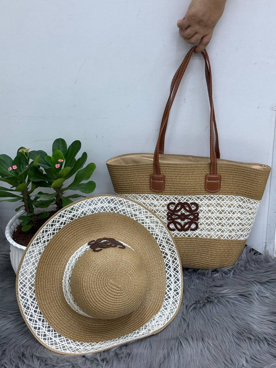 Loewe 
SIZE……….  40 CM🌷
90 dhs🇦🇪

Zain244
♥️♥️♥️