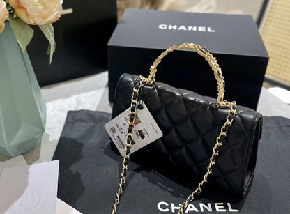 Chanel

90 dhs🇦🇪

Good quality

with box
🎁🎁🎁

Zain35
♥️♥️♥️
