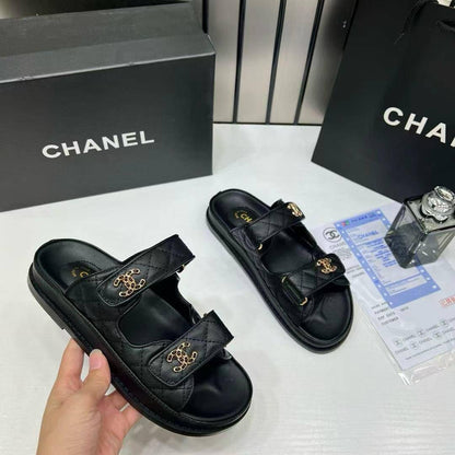 NEW CAME 
CHANEL SLIPPER 

GOOD QUALITY 

110 dhs🇦🇪
36 TO 41 NEW CAME 

Zain40
♥️♥️♥️
