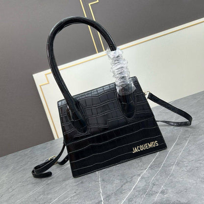 Jacquemus
offer price
65 dhs🇦🇪

Zain39
♥️♥️♥️