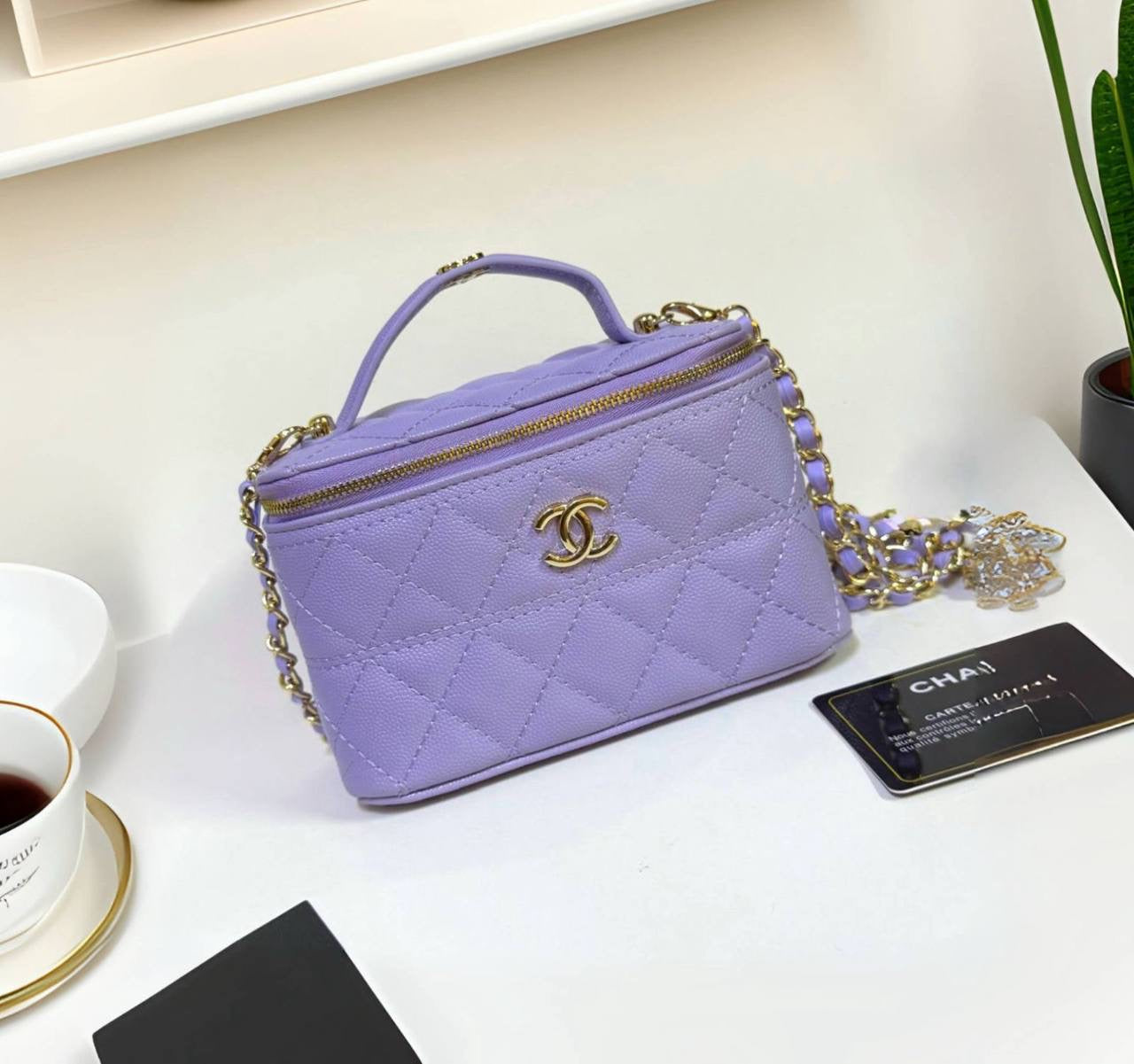 CHANEL 
GOOD QUALITY 
WITH BOX 
🎁🎁🎁

100 dhs🪙💕
SIZE: 16.5cm

Zain39
♥️♥️♥️