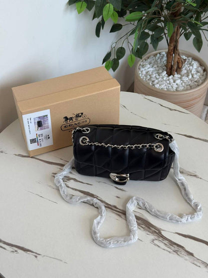 Coach
Best quality 

with box’s 
🎁🎁🎁

95 dhs🇦🇪
size 20 cm

Zain158
♥️♥️♥️
