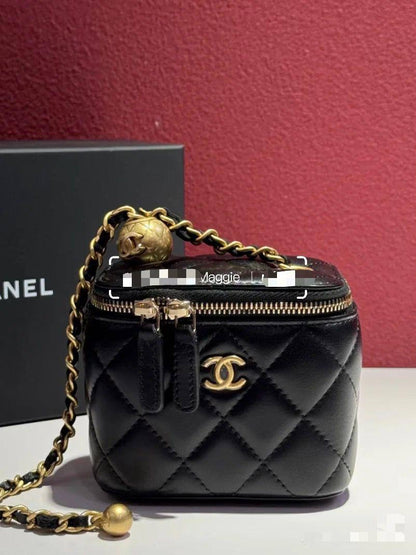 Chanel mini

Size :10 * 8 cm

95 dhs🇦🇪

with box 🎁

Zain115
♥️♥️♥️