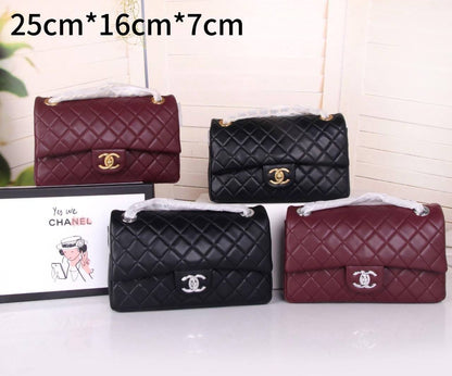 CHANEL 

GOOD QUALITY 

WITH BOX 
🎁🎁🎁

110 dhs🇦🇪

Zain39
♥️♥️♥️