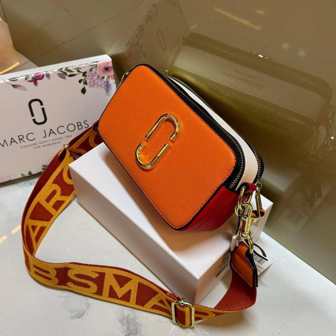 MARC JACOBS 

NEW CAME GOOD QUALITY 
WITH BOX 
🎁🎁🎁

90 dhs🇦🇪

Zain39
♥️♥️♥️