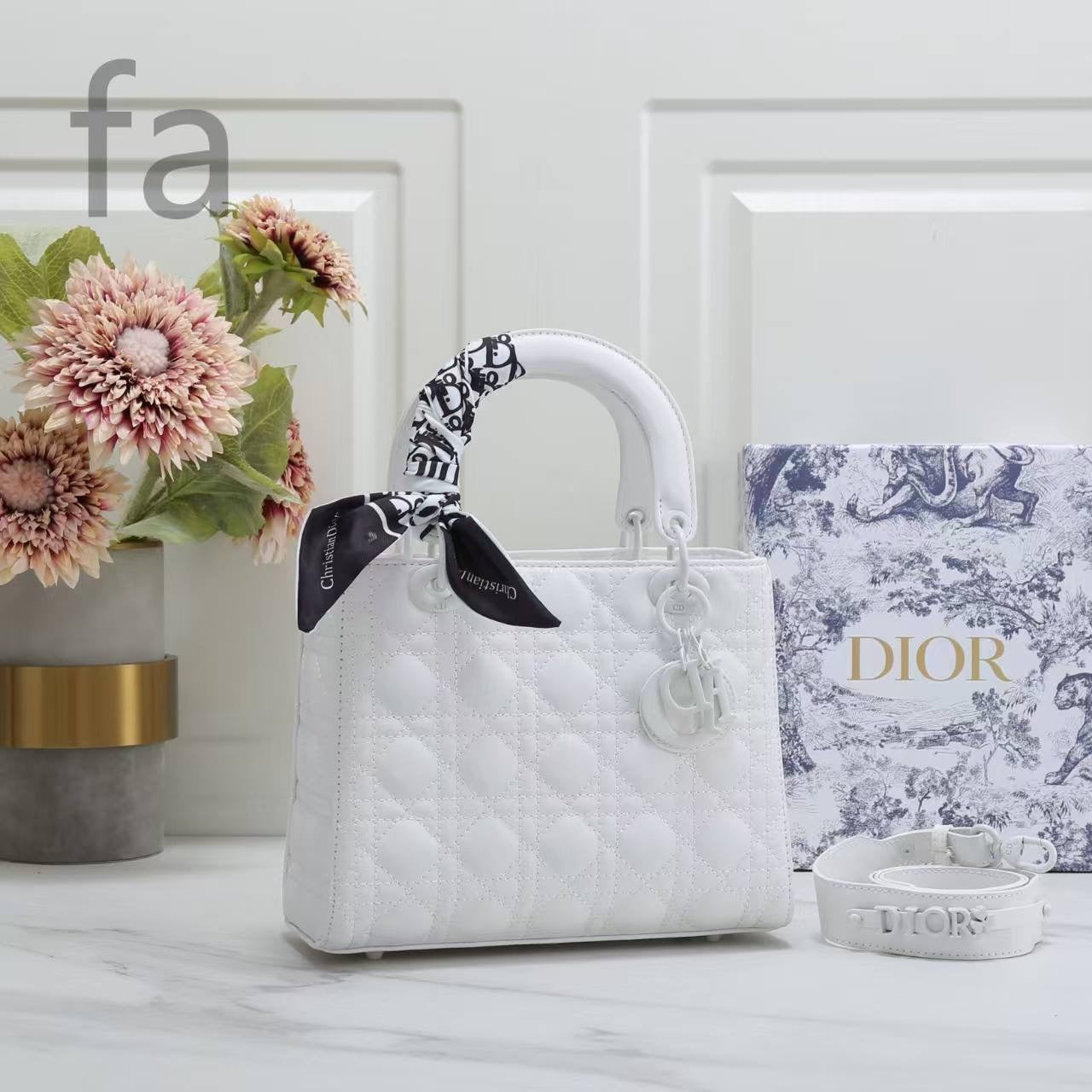 Dior
ᴍᴀᴛᴛᴇ ʟᴇᴀᴛʜᴇʀ ᴍᴀᴛᴇʀɪᴀʟ
ᴡɪᴛʜ ᴛᴡɪʟʟʏ ɪɴᴄʟᴜᴅᴇ
ᴡɪᴛʜ BOX
🎁🎁🎁

 *SIZE 24 cm 
105 dhs🇦🇪

 *SIZE 20 cm 
95 dhs🇦🇪

Zain31
♥️♥️♥️