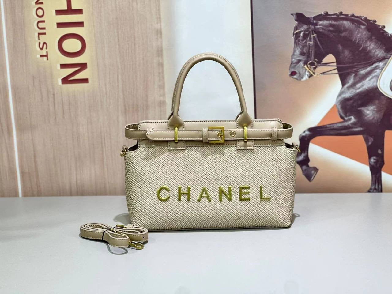Chanel
WITH PAPAR BAG 
120 dhs🇦🇪
Good Quality

Zain154
♥️♥️♥️