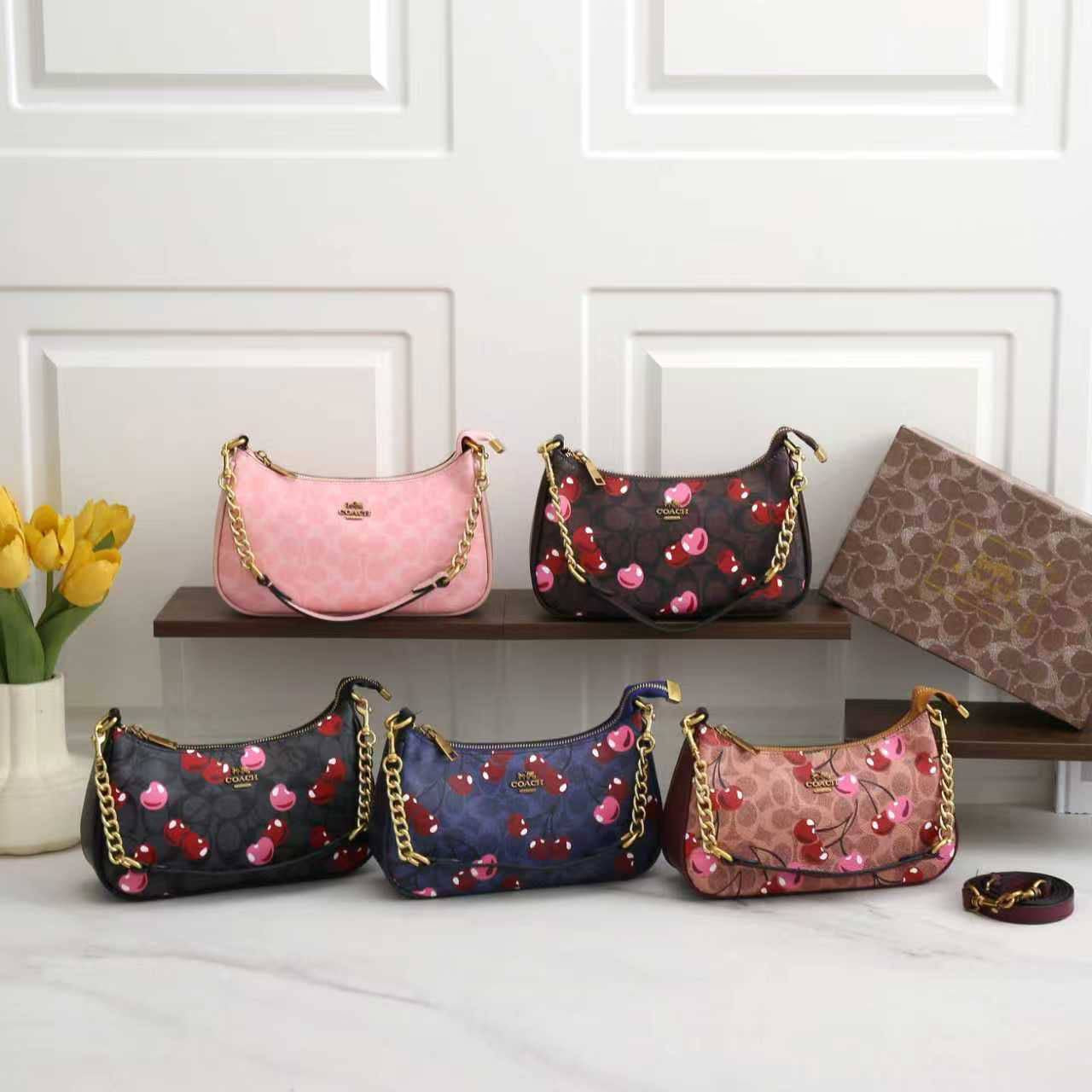 Coach
With box 
🎁🎁🎁

95 dhs🪙
Send a cherry pendant

Zain114
♥️♥️♥️