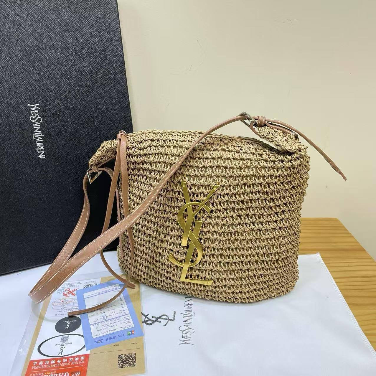 YSL
30*26*13cm
With box 
🎁🎁🎁

115 dhs🪙

Zain17
♥️♥️♥️