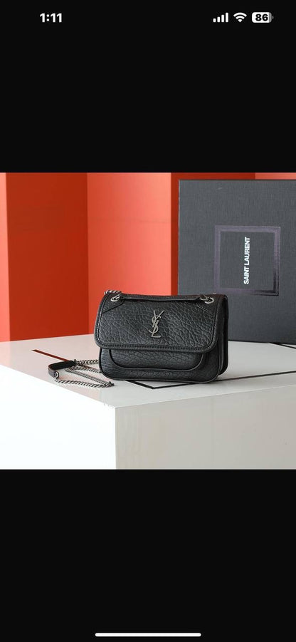 YSL Master
250 dhs🇦🇪

Zain192
♥️♥️♥️
