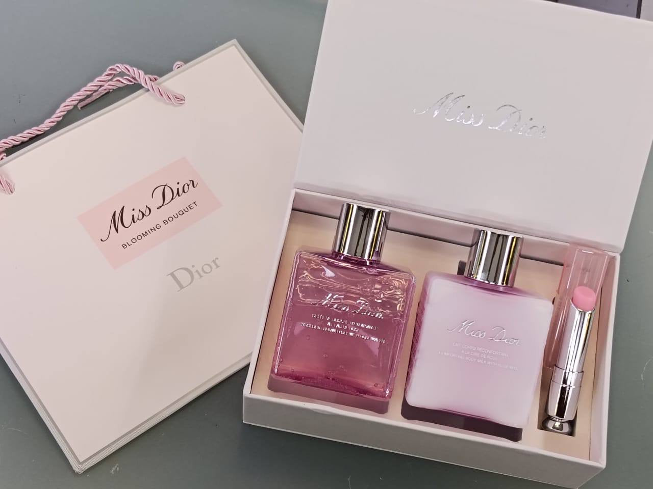 Miss dior set
90 dhs🇦🇪

Zain01
🌸🌸🌸