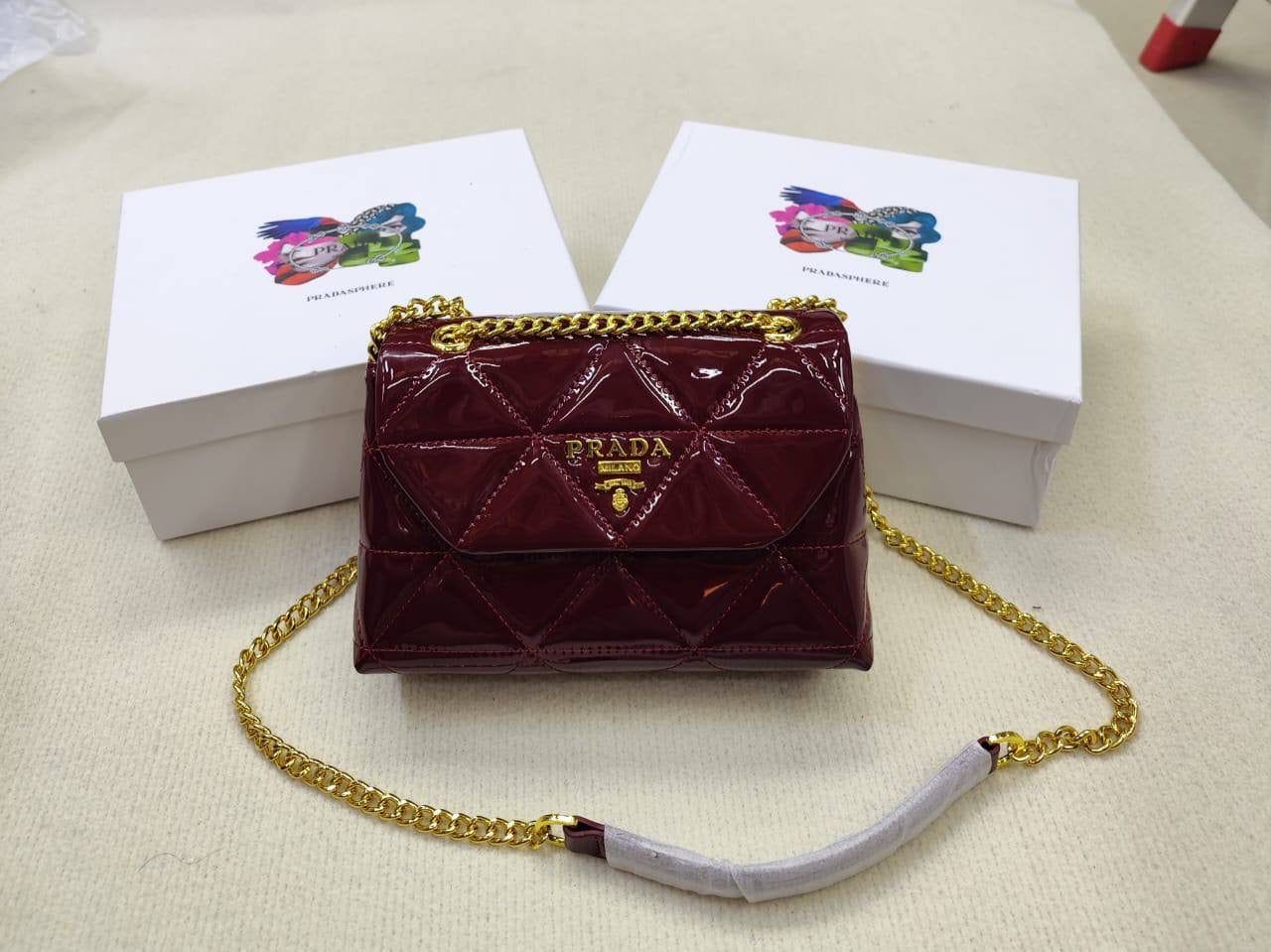 Prada

90 dhs🇦🇪

with box
🎁🎁🎁

size 24cm

Zain26
♥️♥️♥️