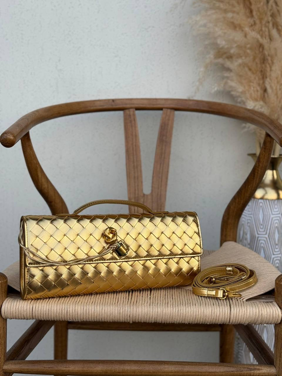 Available Again✨✨✨
BOTTEGA VENETA
31cm
350 dhs🇦🇪
Top quality 
With box🎁

Zain167
♥️♥️♥️