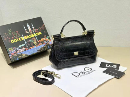 D&G
high quality 

with box 
🎁🎁🎁

100 dhs🪙💕

Zain39
♥️♥️♥️