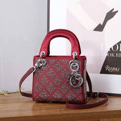 Dior
Best quality 
with box’s 
🎁🎁🎁

120 dhs🇦🇪
size 18 cm

Zain158
♥️♥️♥️