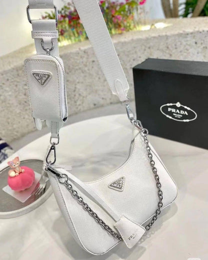 Prada 2 in 1
Size : 22.5 * 18 * 6 cm
95 dhs🇦🇪
with box🎁

Zain115
♥️♥️♥️