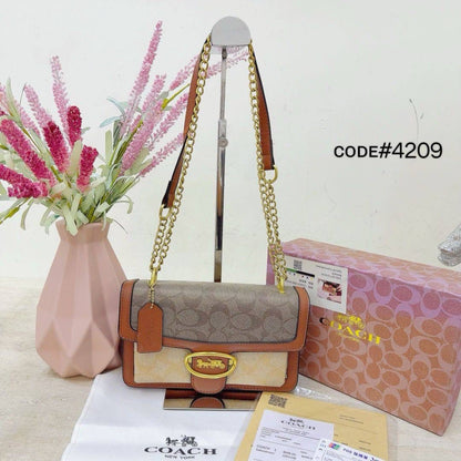 Coach ɢᴇᴏʀɢɪᴇ
sʜᴏᴜʟᴅᴇʀ ʙᴀɢ
ɢᴏʟᴅ ʜᴀʀᴅᴡᴀʀᴇ
sɪᴢᴇ : 22 cm
ᴡɪᴛʜ BOX
🎁🎁🎁

75 dhs🇦🇪

Zain31
♥️♥️♥️