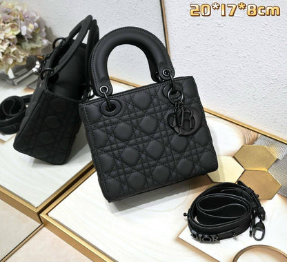 Dior Master 
3 Sizes
230 dhs🇦🇪
240 dhs🇦🇪
250 dhs🇦🇪

Add box paper bag🎁
30 dhs🇦🇪

Zain192
♥️♥️♥️