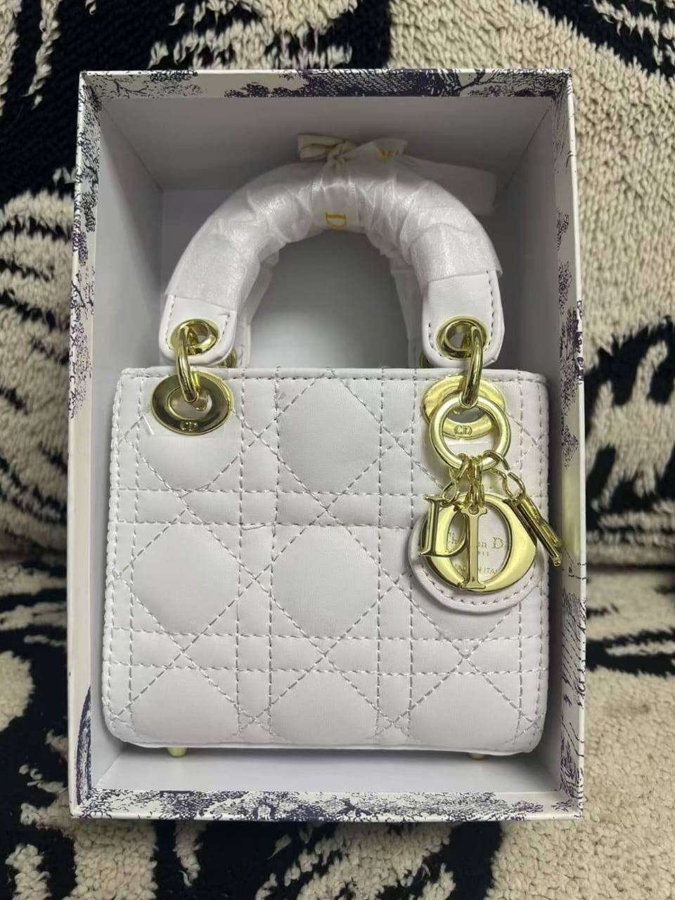 Dior 
Lady dior super mini
Size: 13cm

With box 
🎁🎁🎁

100 dhs🪙💕

Zain50
♥️♥️♥️