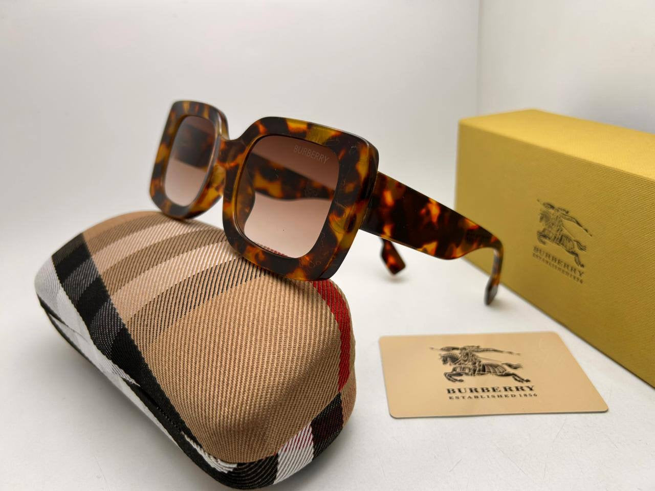 Burberry
65 dhs🪙

Zain126
♥️♥️♥️