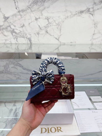 DIOR Master

17CM  
220 dhs🇦🇪

WITH BOX 
🎁🎁🎁

Zain131
♥️♥️♥️