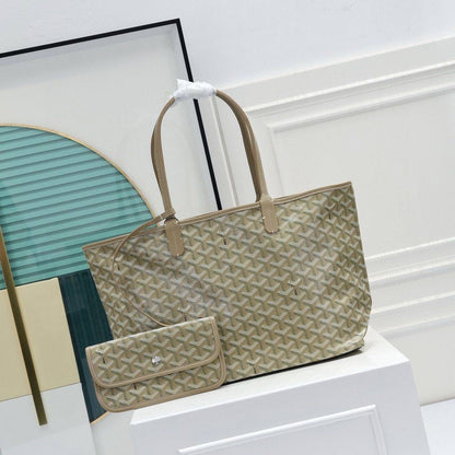 GOYARD 

BIG SIZE 

NEW CAME 

HIGH QUALITY 

100 dhs🪙💕

Zain39
♥️♥️♥️