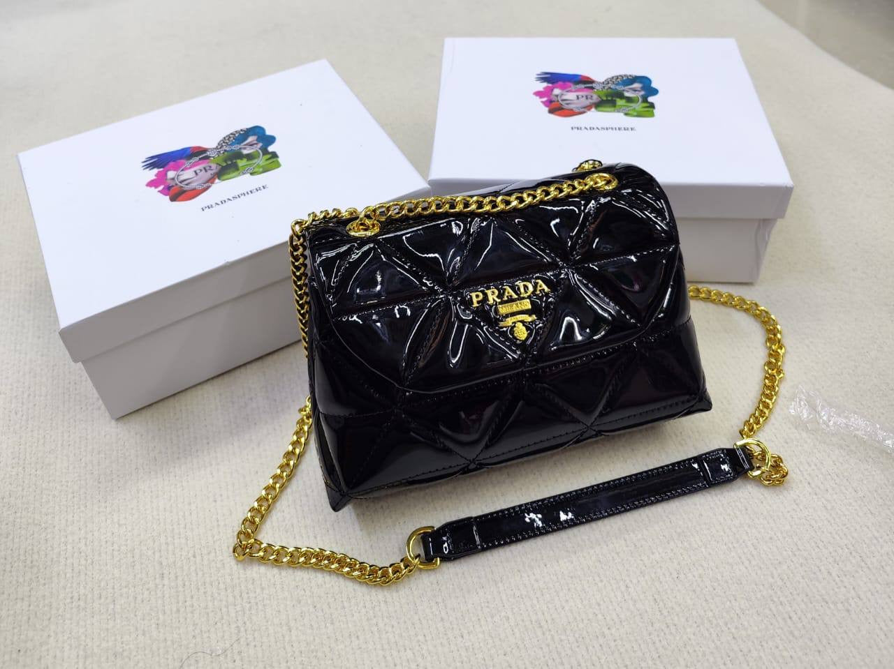 Prada

90 dhs🇦🇪

with box
🎁🎁🎁

size 24cm

Zain26
♥️♥️♥️