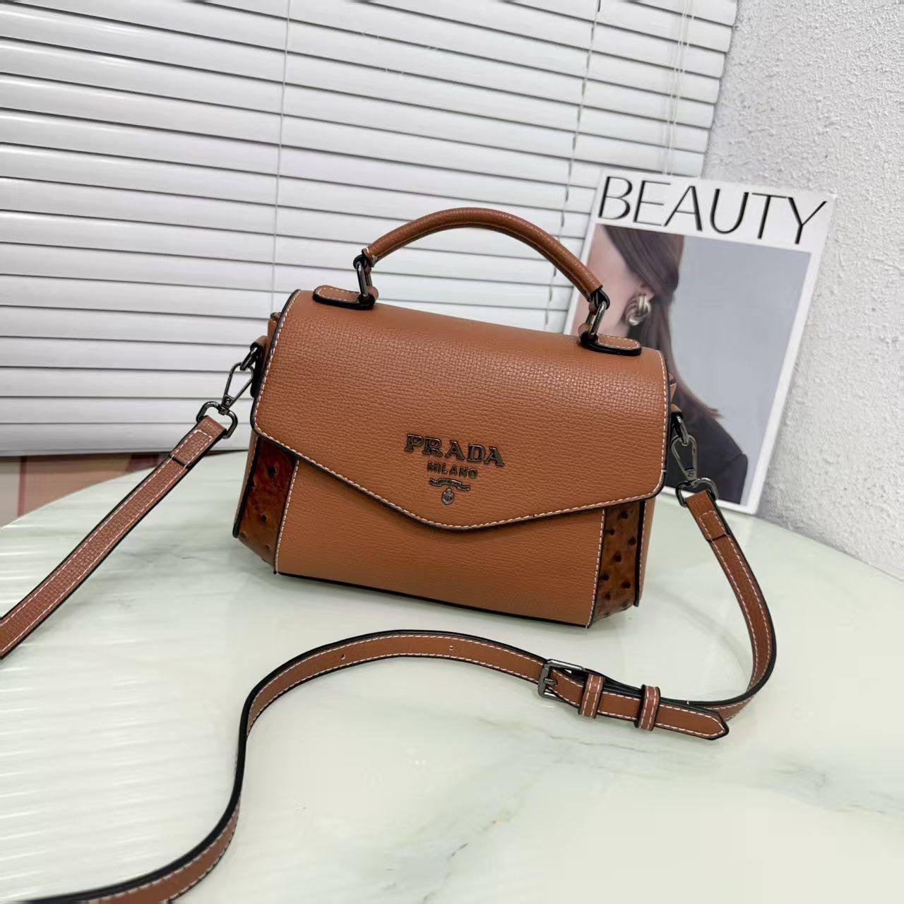 Prada 

Good Quality 

95 dhs🇦🇪

Zain250
♥️♥️♥️