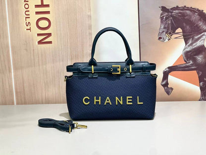 Chanel
WITH PAPAR BAG 
120 dhs🇦🇪
Good Quality

Zain154
♥️♥️♥️